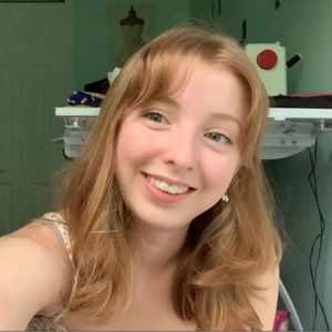 Meet your Posher, Daniela